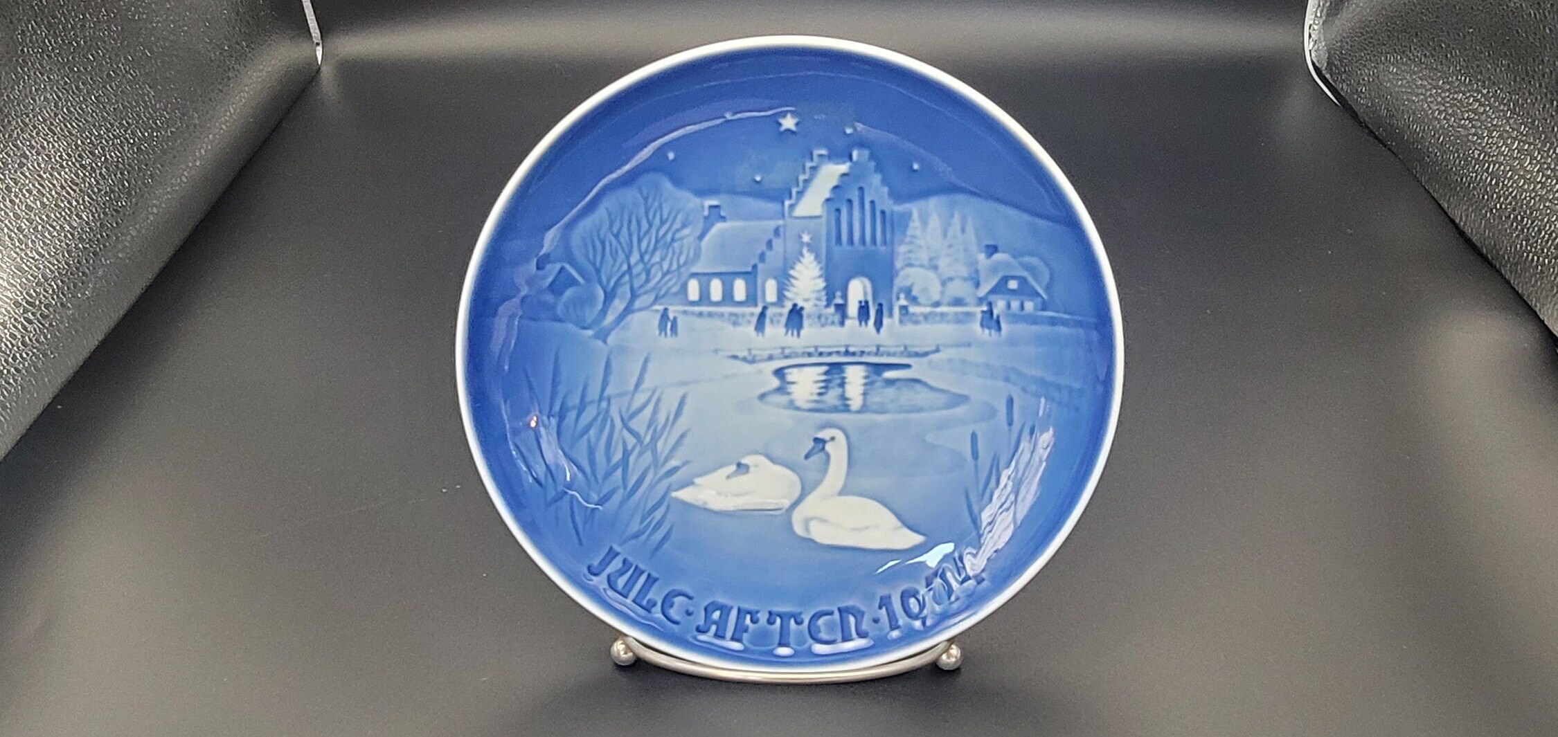 Christmas Plate Bing & Grondahl Christmas in the Village 9074 Made in Denmark 1974