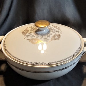 10 Inch Covered Serving Dish PMR Bavaria Jaeger & Co Vintage 1925 - 1945
