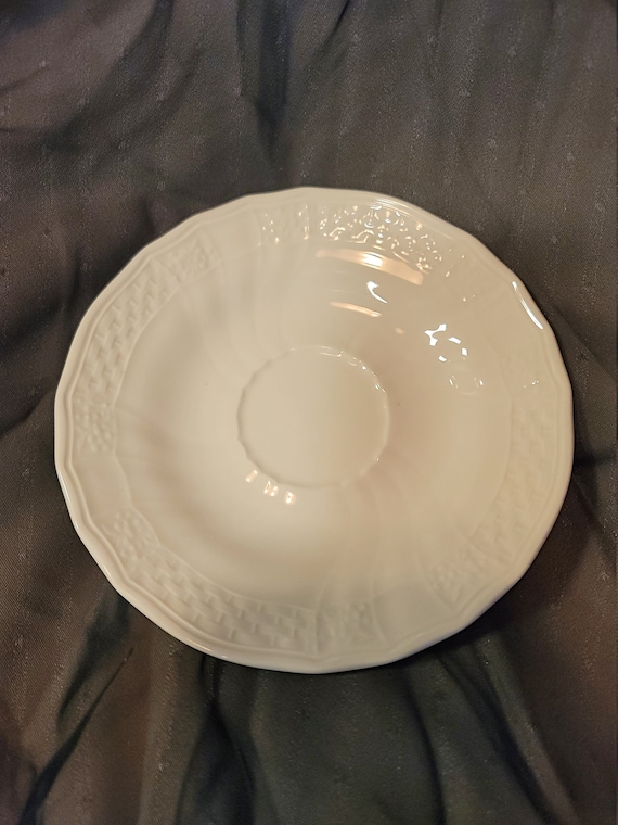 Mikasa renaissance white 2025