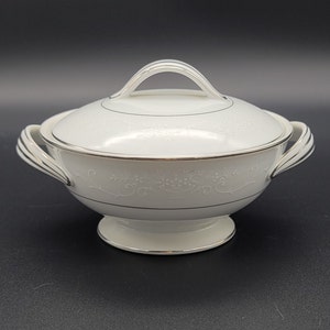 Sugar Bowl with Lid Noritake China Whitehall 6115 Made in Japan 1960-1979