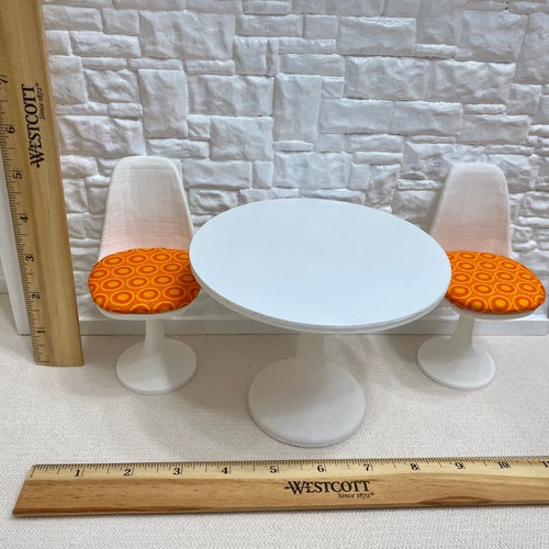 1:6 scale Mod table shops and Chairs