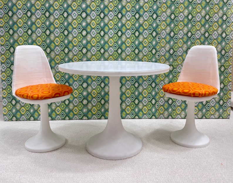 1:6 scale Mod table shops and Chairs