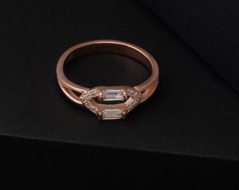 Elegante anillo de oro rosa en plata de ley