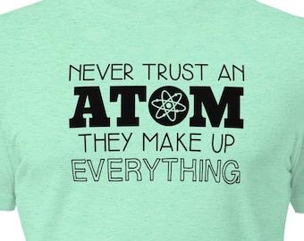 Camiseta divertida de ciencia: Nunca confíes en un átomo, juego de palabras de química