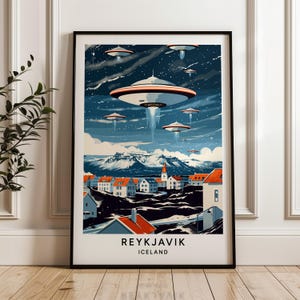 Poster UFO di Reykjavík - Stampa di viaggio in Islanda con dischi volanti, arte murale nordica retrò fantascientifica