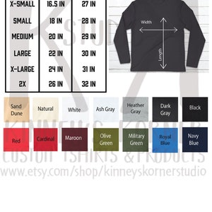 Pu&ograve; includere: Una tabella delle taglie per una maglietta a maniche lunghe con misure in pollici. La tabella mostra le taglie dalla XS alla 2X. I colori disponibili sono Duna di sabbia, Naturale, Bianco, Grigio cenere, Grigio melange, Grigio scuro, Nero, Rosso, Cardinale, Marrone, Verde oliva, Verde militare, Blu reale e Blu navy. Il testo in fondo alla tabella dice "Custom T-Shirts & Products www.etsy.com/shop/kinneyskornerstudio".