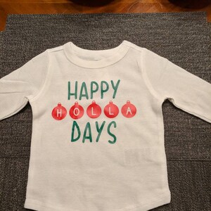 Happy Holla Days Camiseta gráfica, Camisetas familiares, Pjs familiares, PJs a juego, camisas de vacaciones a juego, camisa de vacaciones en familia, camiseta de navidad para niños, navidad de bebé