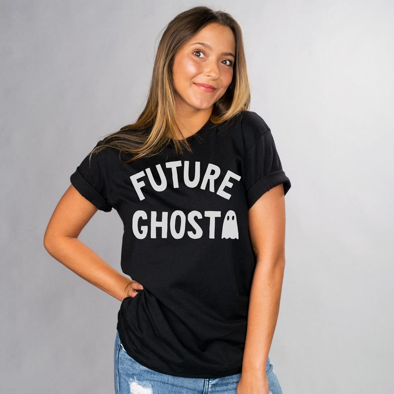 T-shirt unisexe Future Ghost Black, chemise Halloween tendance, t-shirt graphique festif et drôle image 2