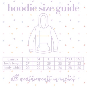 Puede incluir: Una tabla de tallas para sudaderas con capucha unisex con medidas en pulgadas para la longitud y el ancho del cuerpo. La tabla muestra las tallas de la S a la 3XL.