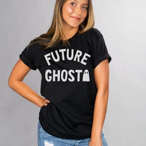 T-shirt unisexe Future Ghost Black, chemise Halloween tendance, t-shirt graphique festif et drôle image 3