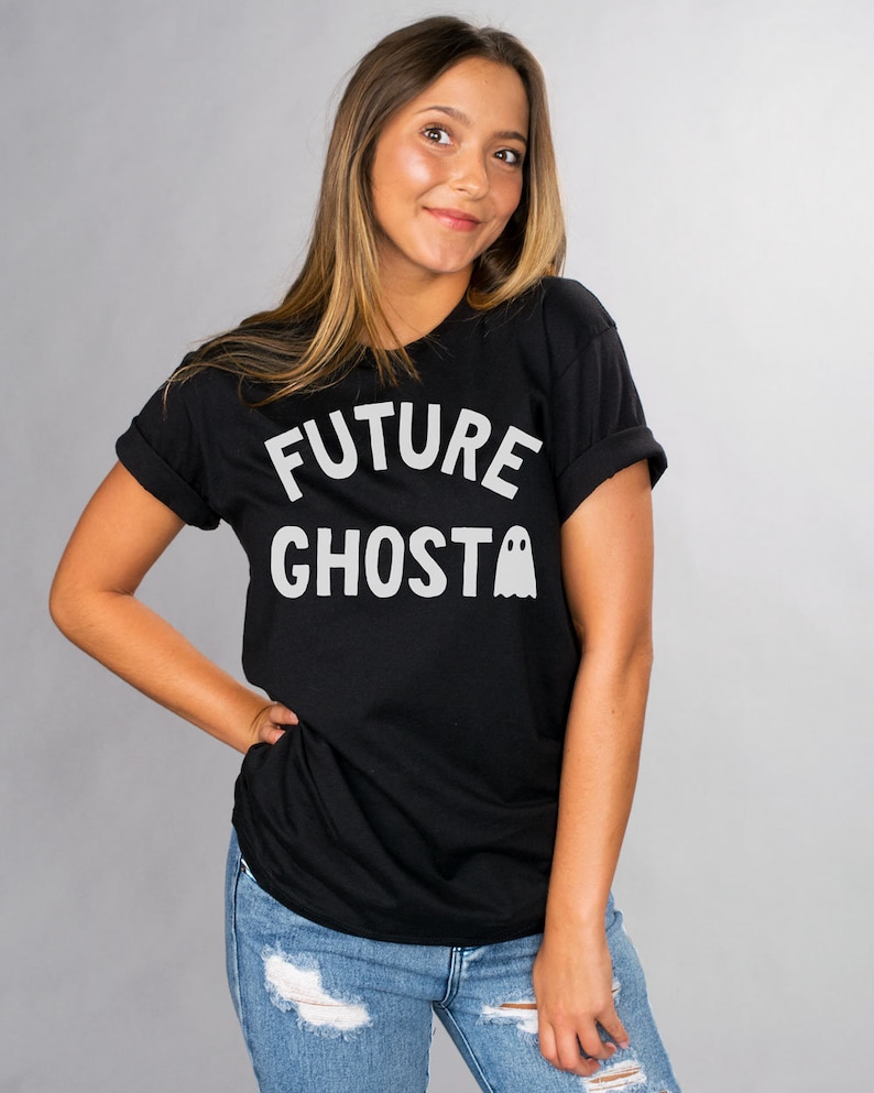 T-shirt unisexe Future Ghost Black, chemise Halloween tendance, t-shirt graphique festif et drôle image 3