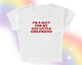 Camiseta de bebé con microcanalé "Slut For My Girlfriend", atuendo para el desfile del Orgullo Gay, camisa ajustada LGBTQ para mujer lesbiana y queer, estilo frutal atrevido Y2K