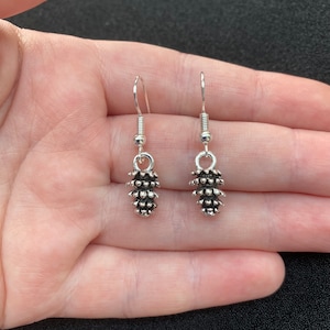 Pendientes colgantes/ colgantes de plata con amuletos de piña, pendientes de piña, joyas de piña, joyas navideñas, relleno de medias