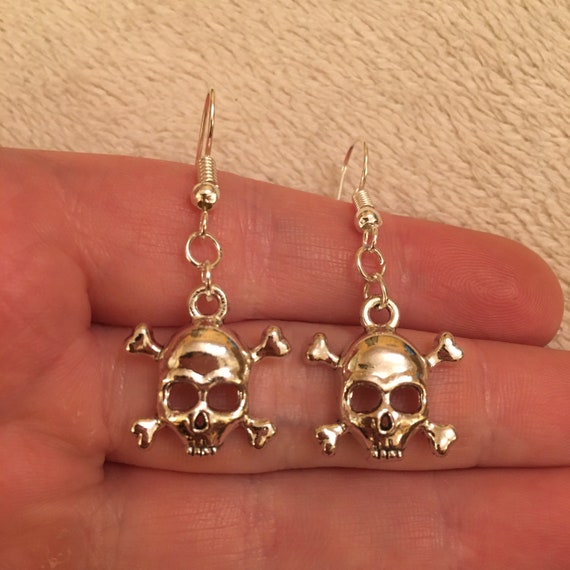 Skull and crossbones earring sale