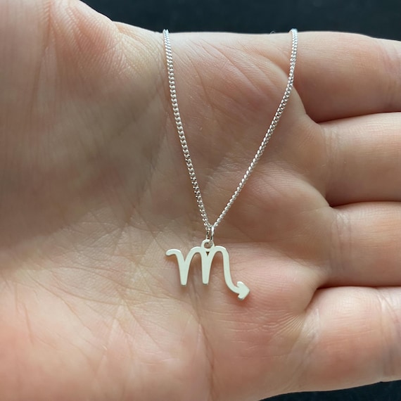Collana con ciondolo a forma di scorpione in argento sterling