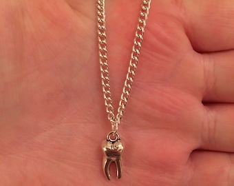 Zilveren tandbedelketting: eigenzinnige zilveren ketting