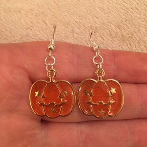 Silver dangle/ drop earrings with orange pumpkin charms, orange pumpkin earrings, pumpkin jewellery, Halloween earrings, Halloween jewellery