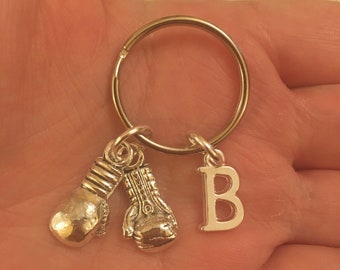 ボクシンググローブとシルバーの文字が付いたシルバーのキーホルダー、ボクシンググローブのキーホルダー、ボクシングのキーホルダー、パーソナライズされたキーホルダー、ストッキングフィラー