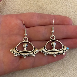 Silver dangle/ drop earrings with I want to believe alien ufo spaceship charm, alien earrings, ufo earrings, spaceship earrings