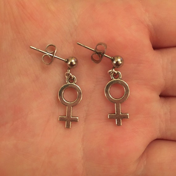 Female stud deals earrings