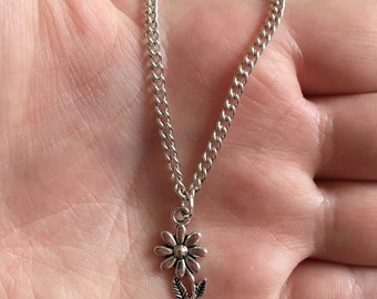 Silver chain necklace with silver daisy charm, daisy necklace, flower necklace, flower jewellery, stocking filler, Christmas gift