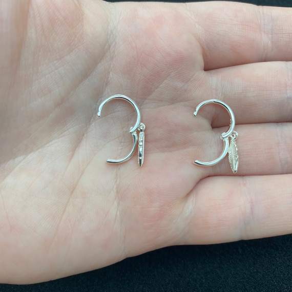 Orecchini A Cerchio Con Piume In Argento Sterling: Orecchini A Cerchio Con Ciondolo Pendente - Italia - Foto 11