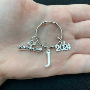 Afstudeercadeau, afstudeersleutelhanger, initiaalsleutelhanger, afstudeercadeau klasse 2025