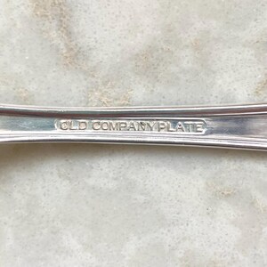 Pezzi di servizio vintage in argento con firma internazionale Rose, design floreale di metà secolo immagine 3