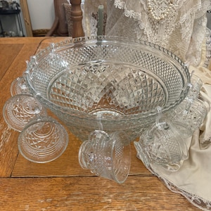 Vintage Diamond Point Clear Glass Punch Bowl 8 piece Cup Set