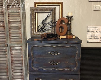 VENDIDO-- Vintage Blue Dresser - Chalk Painted Dresser - Distressed Dresser - Painted Dresser