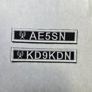 Etiqueta de identificação bordada personalizada: indicativo de chamada, nome de jogador, etiqueta de identificação