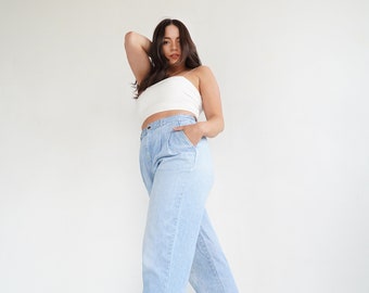Perfect High-Waisted Wide-Leg Tapered 80s Light Wash Blue Denim Jeans with Pleats, Zipper Fly Size MEDIUM