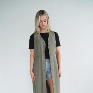 Long Sage Green Grey Green Vintage Duster, Chaleco largo, Button up plumero, talla mediana imagen 2