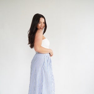Blue and White Striped Nautical Preppy Button Up TABI Midi Skirt Elastic Waist with POCKETS Size Medium