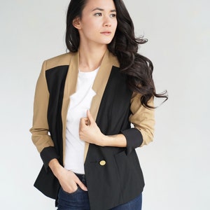 Cool Neutrale Kleur Geblokkeerd Beige en Zwart Double Breasted Korte Gouden Knop Blazer afbeelding 4