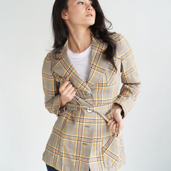 Incroyable vintage 70s Taupe Plaid Professional Grand Blazer avec cravate de taille et poches Taille Petit