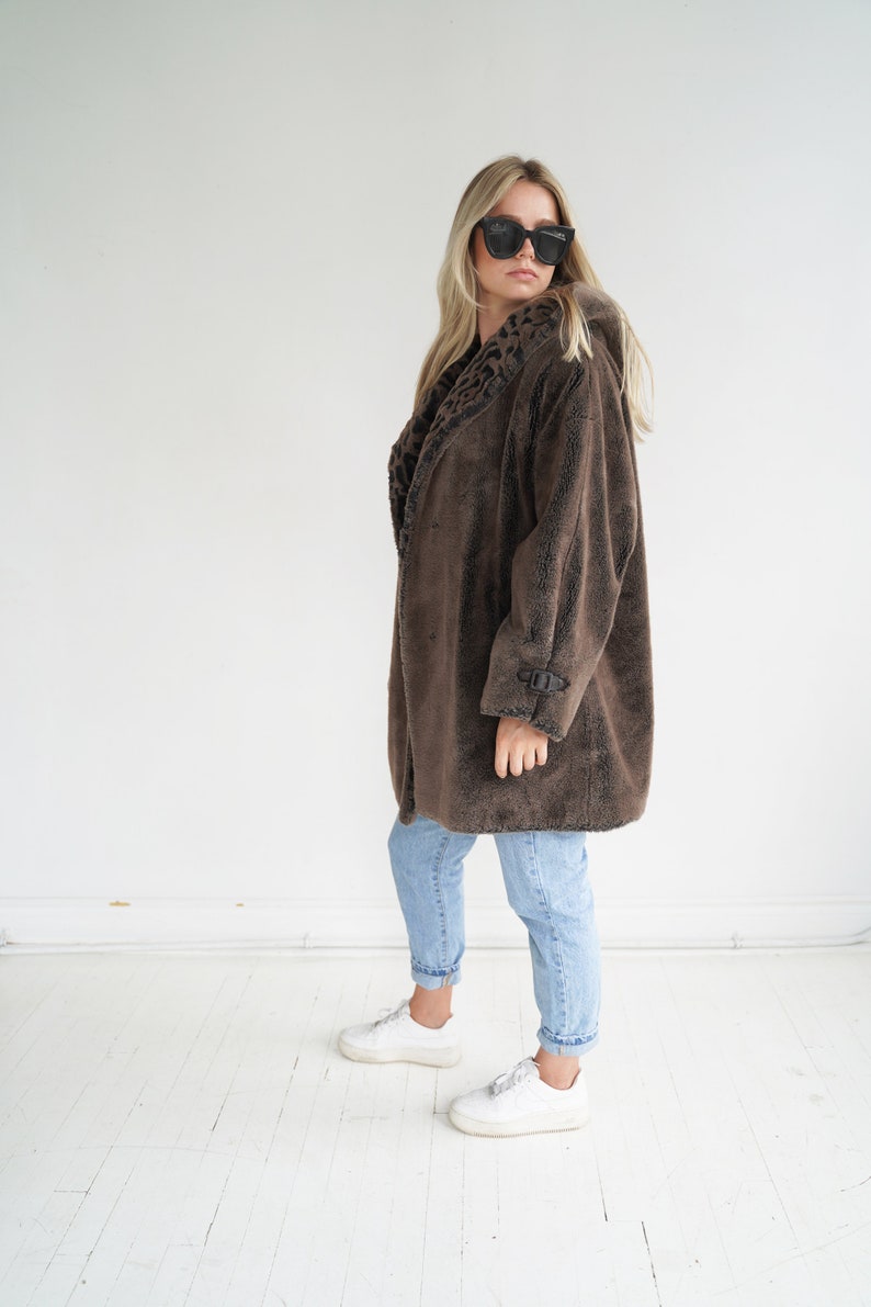 Holt Renfrew Faux Fur Oversized Brown Teddy Bear Coat Warm Winter Jacket Size Medium image 4