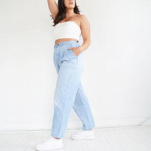 Perfect High-Waisted Wide-Leg Tapered 80s Light Wash Blue Denim Jeans with Pleats, Zipper Fly Size MEDIUM image 6