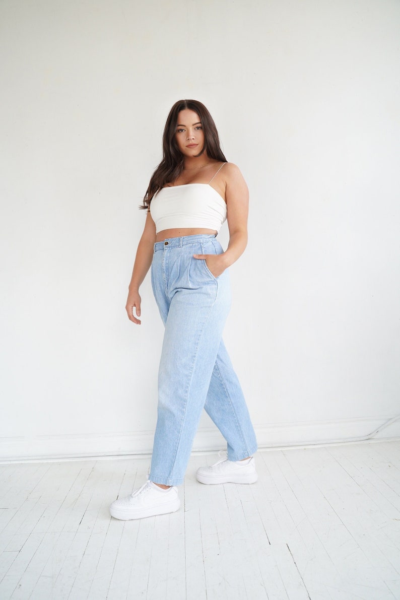 Perfect High-Waisted Wide-Leg Tapered 80s Light Wash Blue Denim Jeans with Pleats, Zipper Fly Size MEDIUM image 5