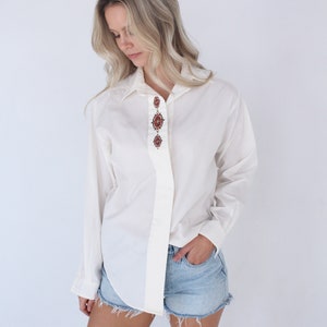 Chemise brodée bouton blanc vers le bas // Tabi Shirt // Chemise à col // Chemise robe à manches longues // Taille petite / Taille moyenne image 1