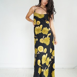 Gorgeous Soft Floor Length Low Back Black and Gold Floral 90s Spaghetti Strap Shift Dress Size Small image 2