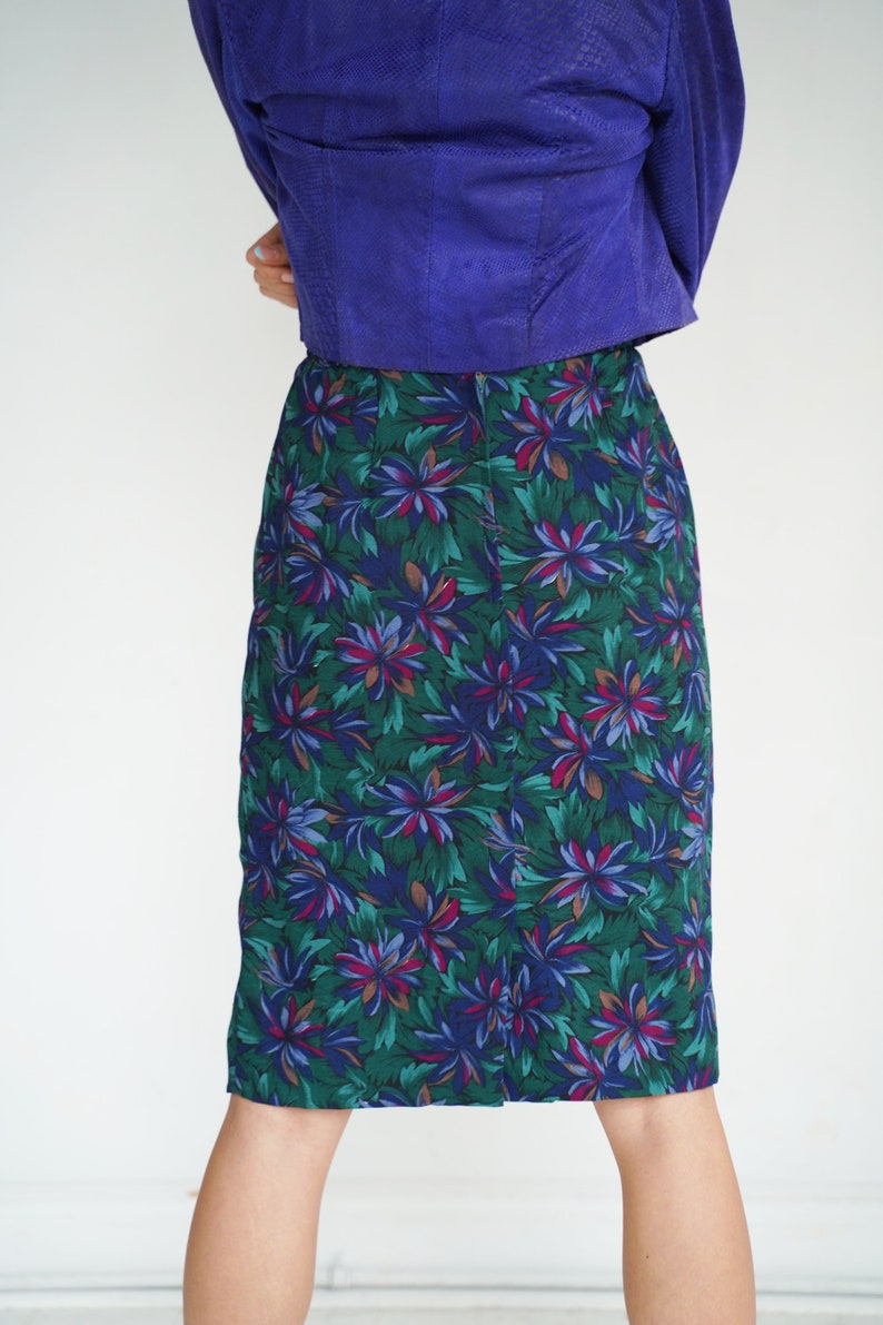 Purple and Green Tropical Floral Vintage Knee Length Straight Skirt Pencil Skirt Size Small Medium image 5