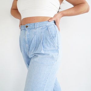 Perfect High-Waisted Wide-Leg Tapered 80s Light Wash Blue Denim Jeans with Pleats, Zipper Fly Size MEDIUM image 8