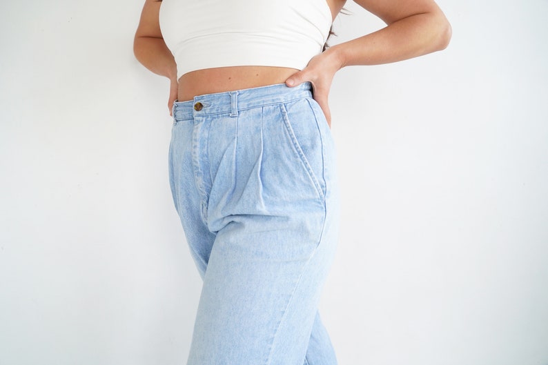 Perfect High-Waisted Wide-Leg Tapered 80s Light Wash Blue Denim Jeans with Pleats, Zipper Fly Size MEDIUM image 8