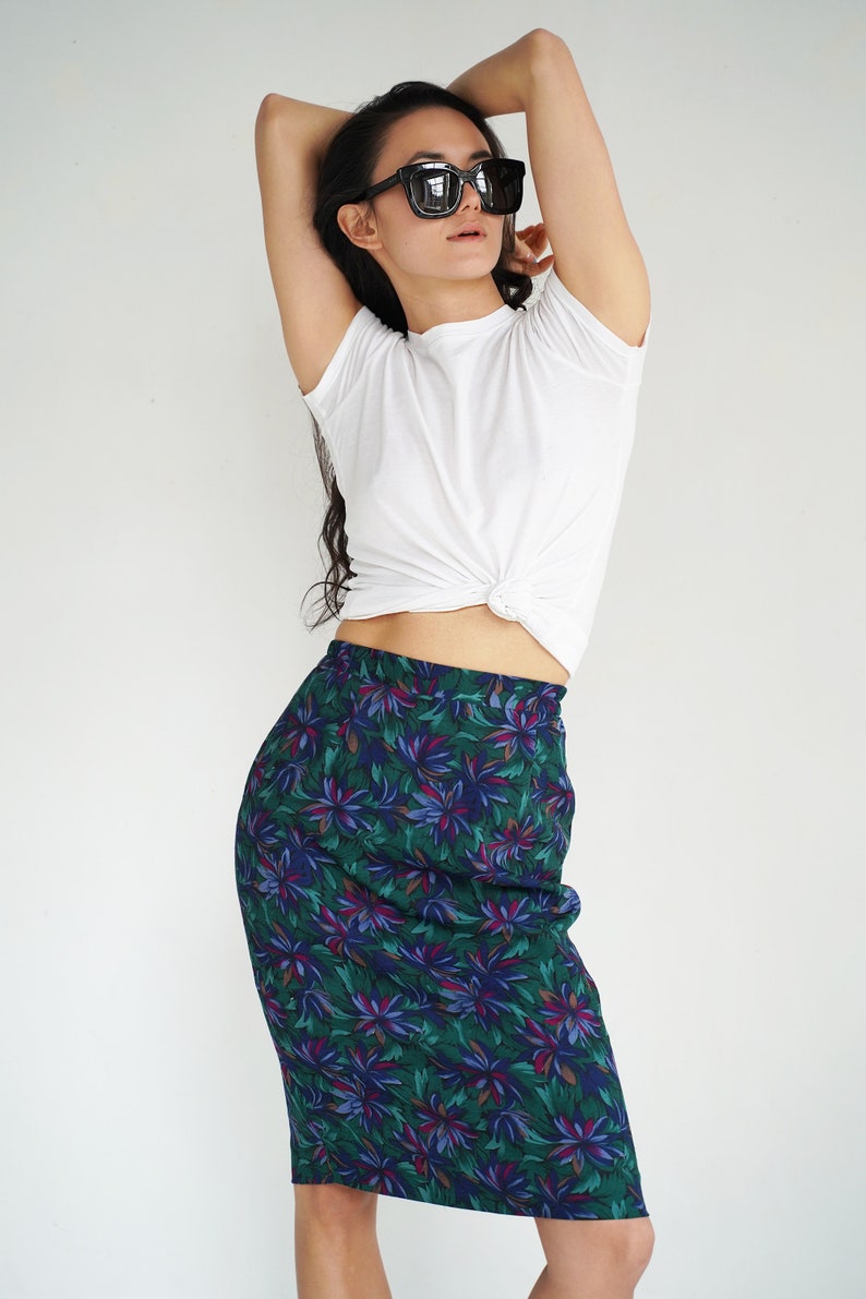 Purple and Green Tropical Floral Vintage Knee Length Straight Skirt Pencil Skirt Size Small Medium image 6