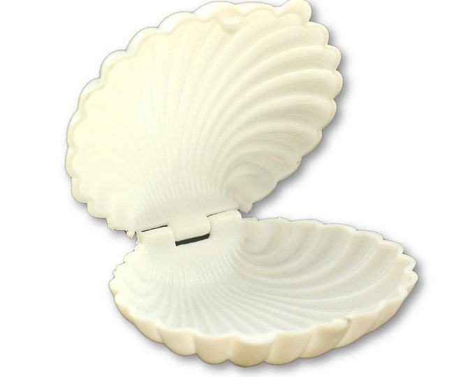 Clear & White Plastic Clam Shells Seashell Party Favors 12 Pieces