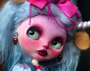 OOAK Custom Blythe doll with blue mohair hair, Blythe ooak custom repaint, Poupe articule blythe ooak , Blythe custom doll for sale