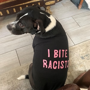 I Bite Ratsisten Hunde Shirt Anti Rassismus