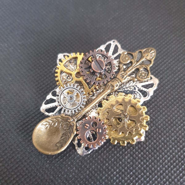 Broche steampunk cuillère