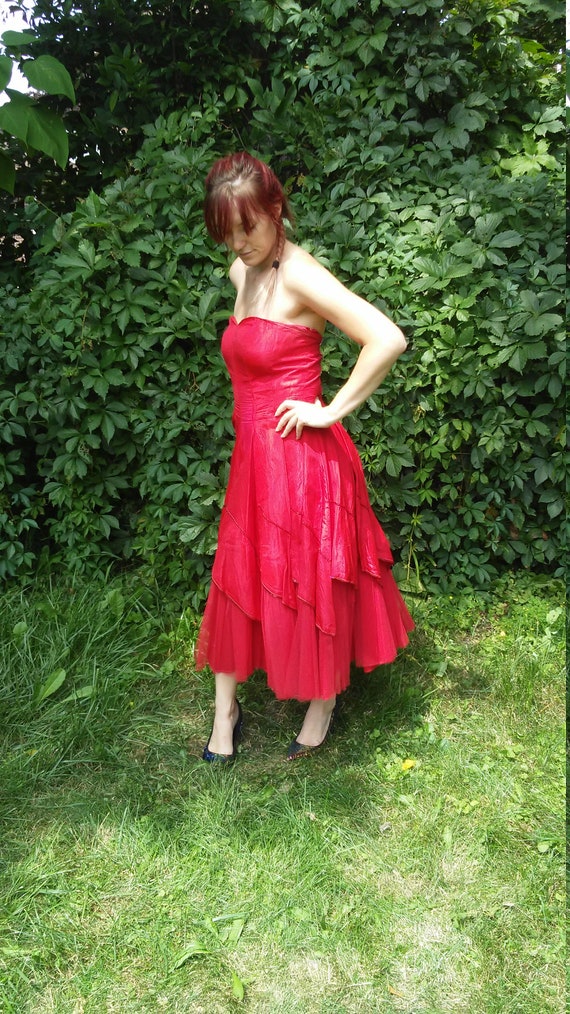 Red 50s cocktail or prom dress - image 9